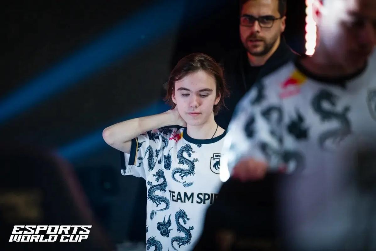 T1玩家的新年祝福视频：祝大家新年快乐